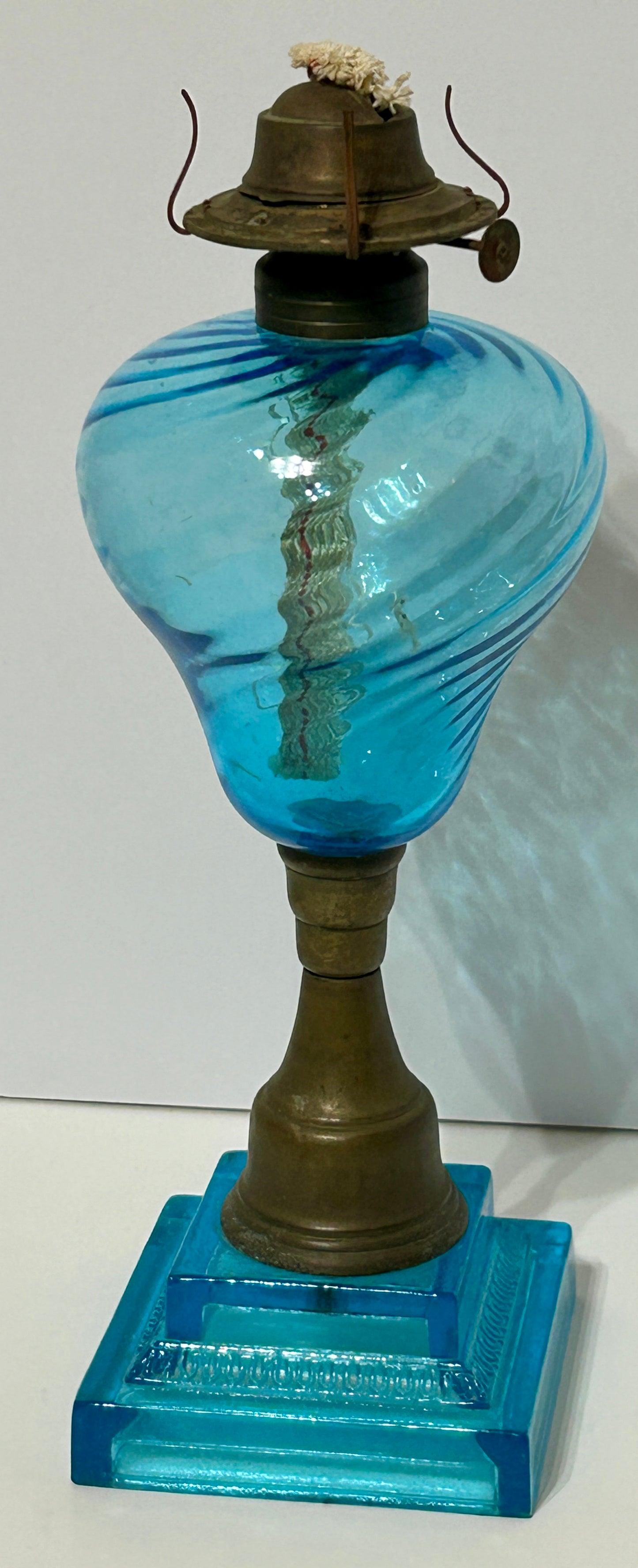 ANTIQUE BLUE SWIRL GLASS 1870'S OIL LAMP