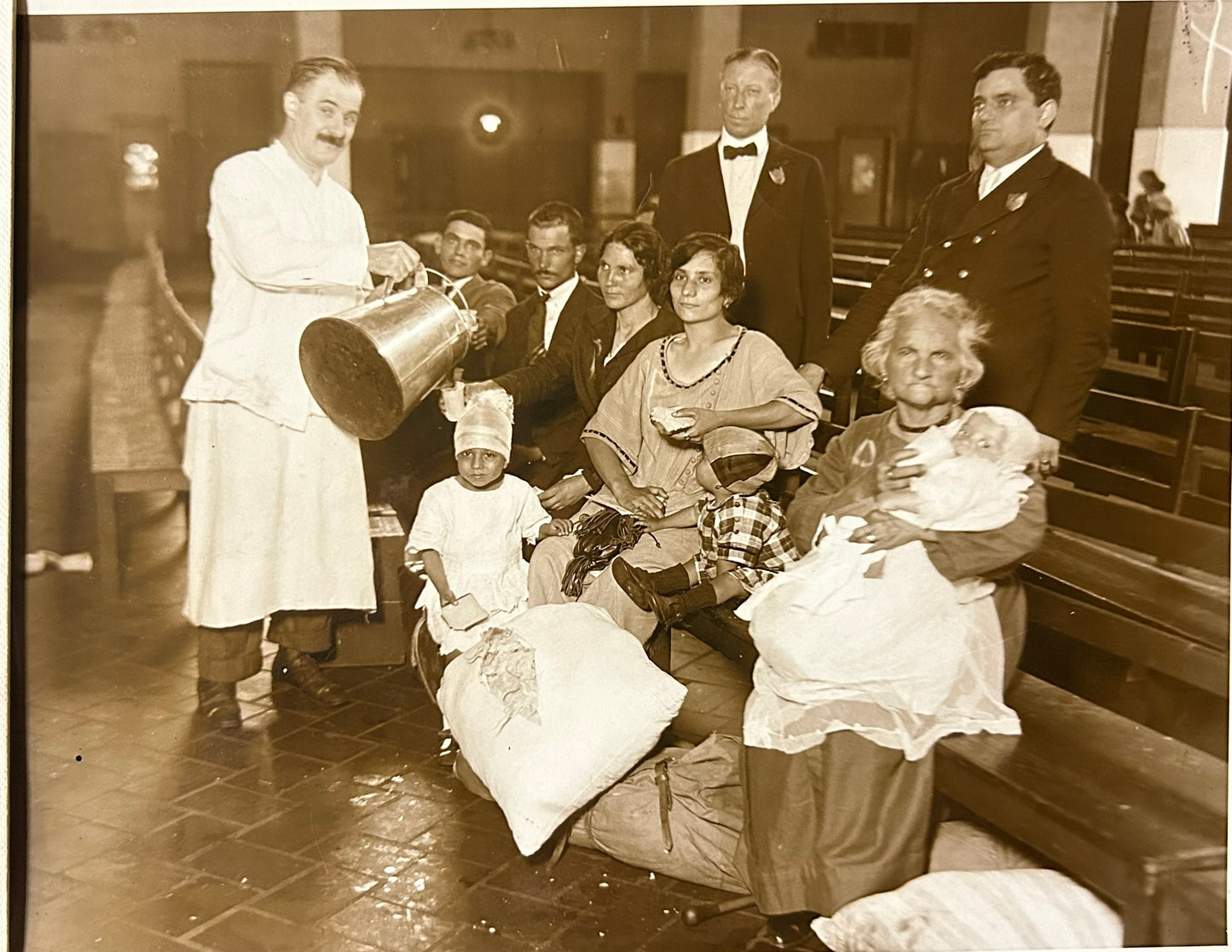 PHOTOGRAPH OF ELLIS ISLAND IMMIGRANTS