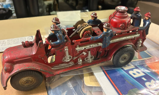 CAST IRON ANTIQUE TOY ARCADE PUMPER FIRE TRUCK