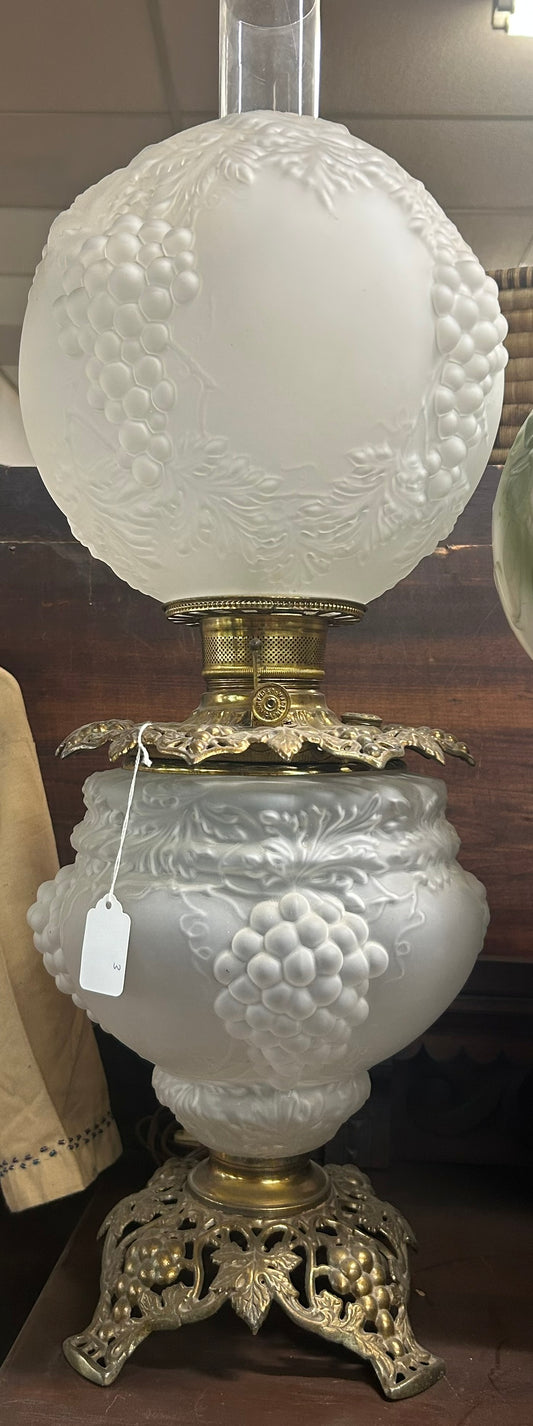 GONE WITH THE WIND WHITE SATIN ANTIQUE GRAPE DESIGN LAMP