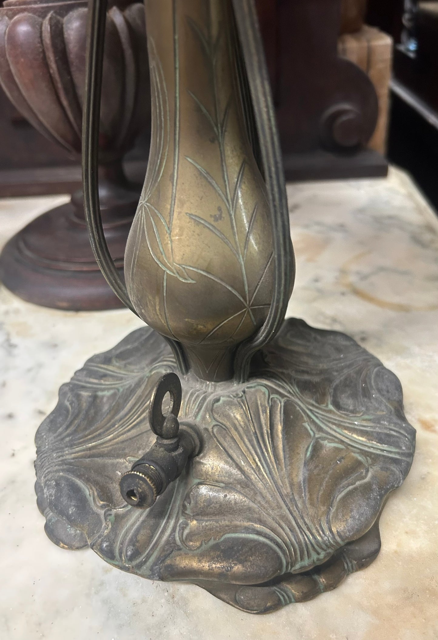 ANTIQUE LAMP WITH BASKET DESIGN GLASS SHADE