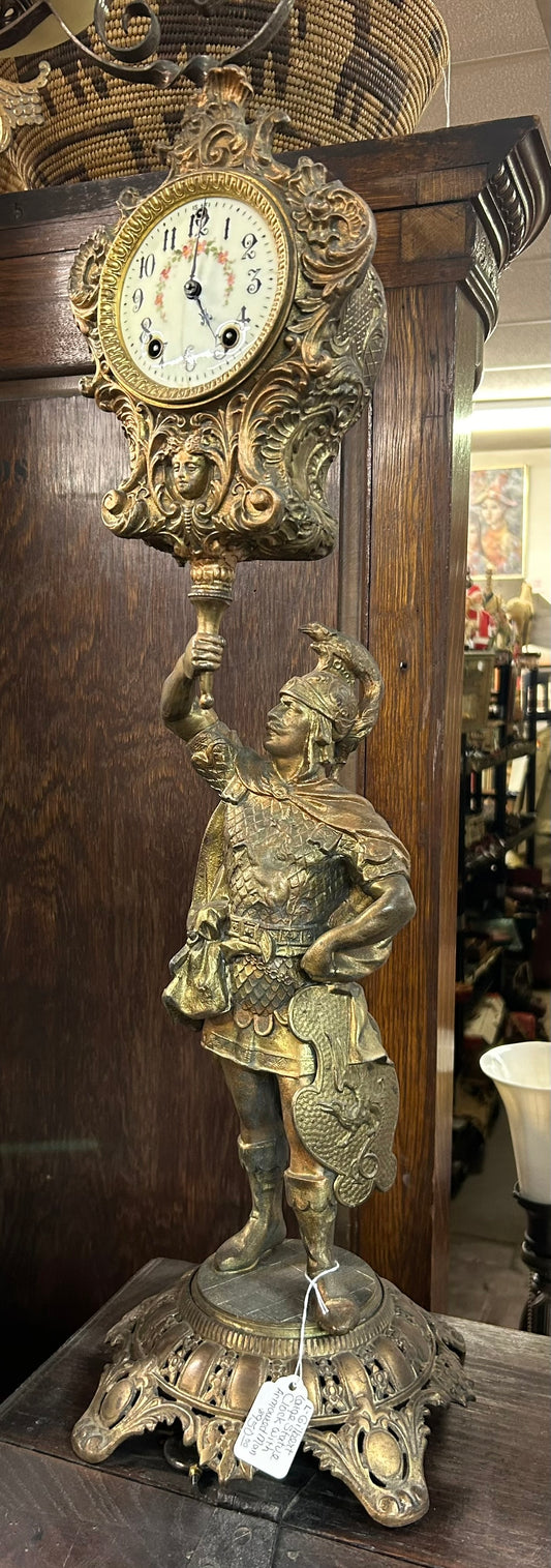 ANTIQUE GILBERT CLOCK CO. STATUE CLOCK OF MAN IN ARMOUR