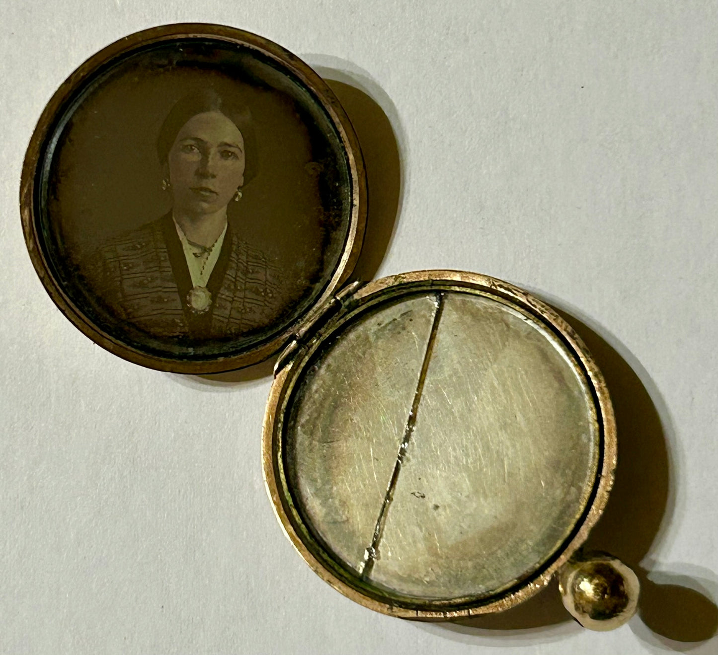DAGUERREOTYPE PHOTO LOCKET