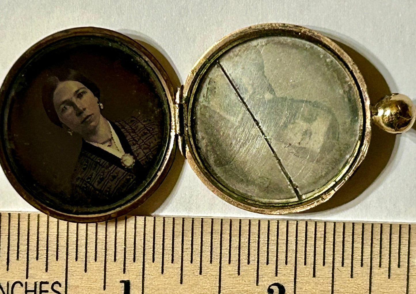 DAGUERREOTYPE PHOTO LOCKET
