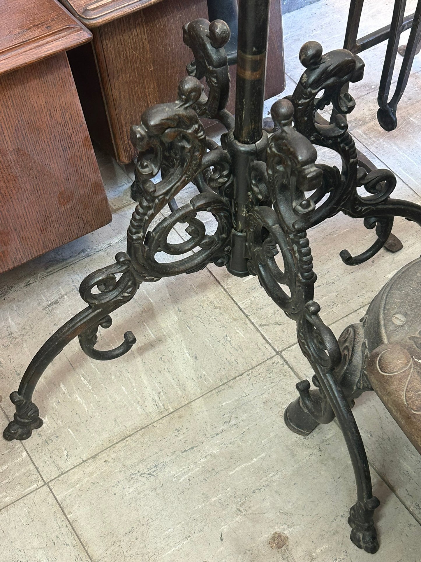 ANTIQUE COPPER FLASHED IRON FANCY COAT RACK