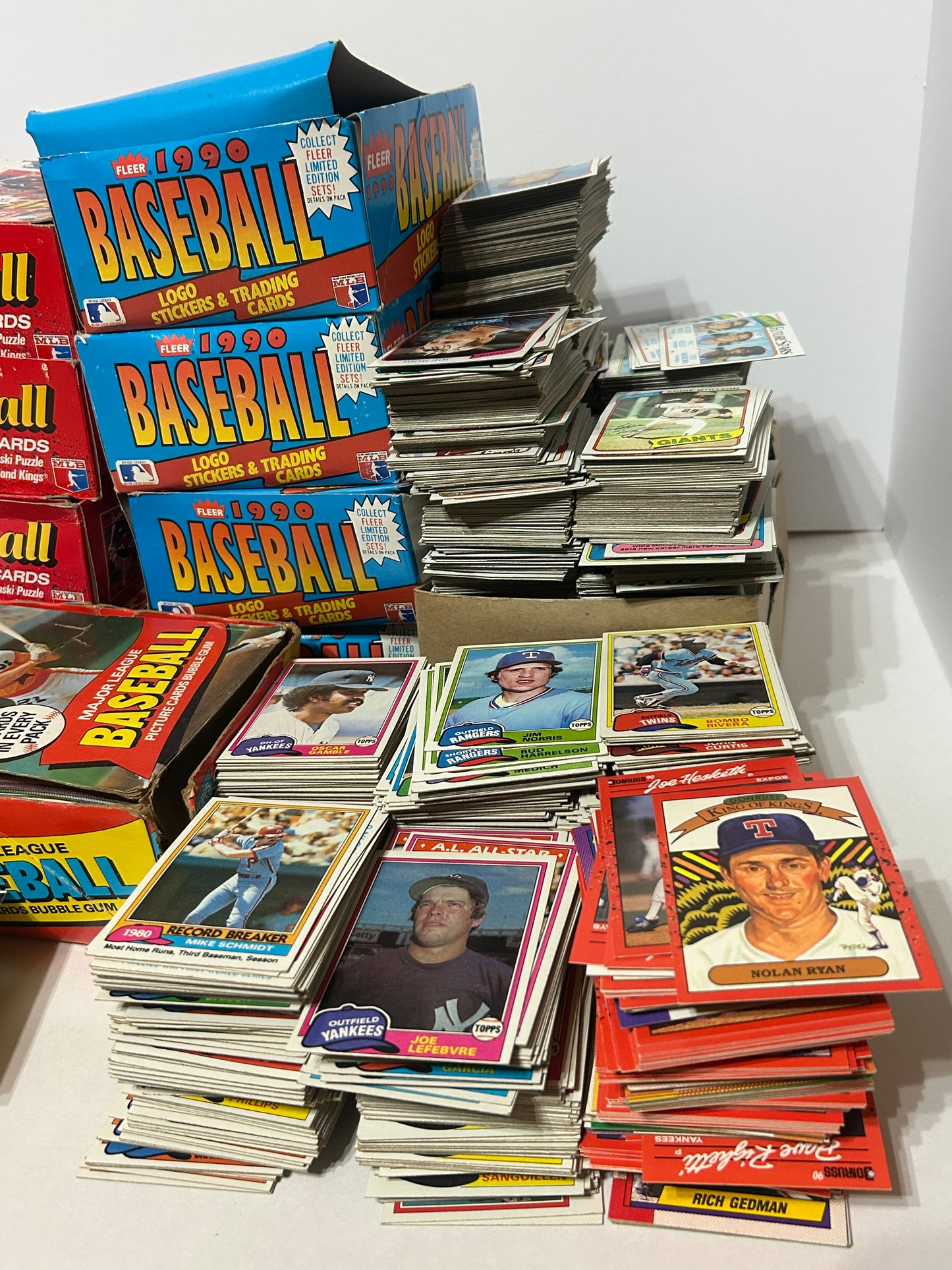LARGE GROUP OF BASEBALL CARDS MINT CONDITION 1980'S TO 1990