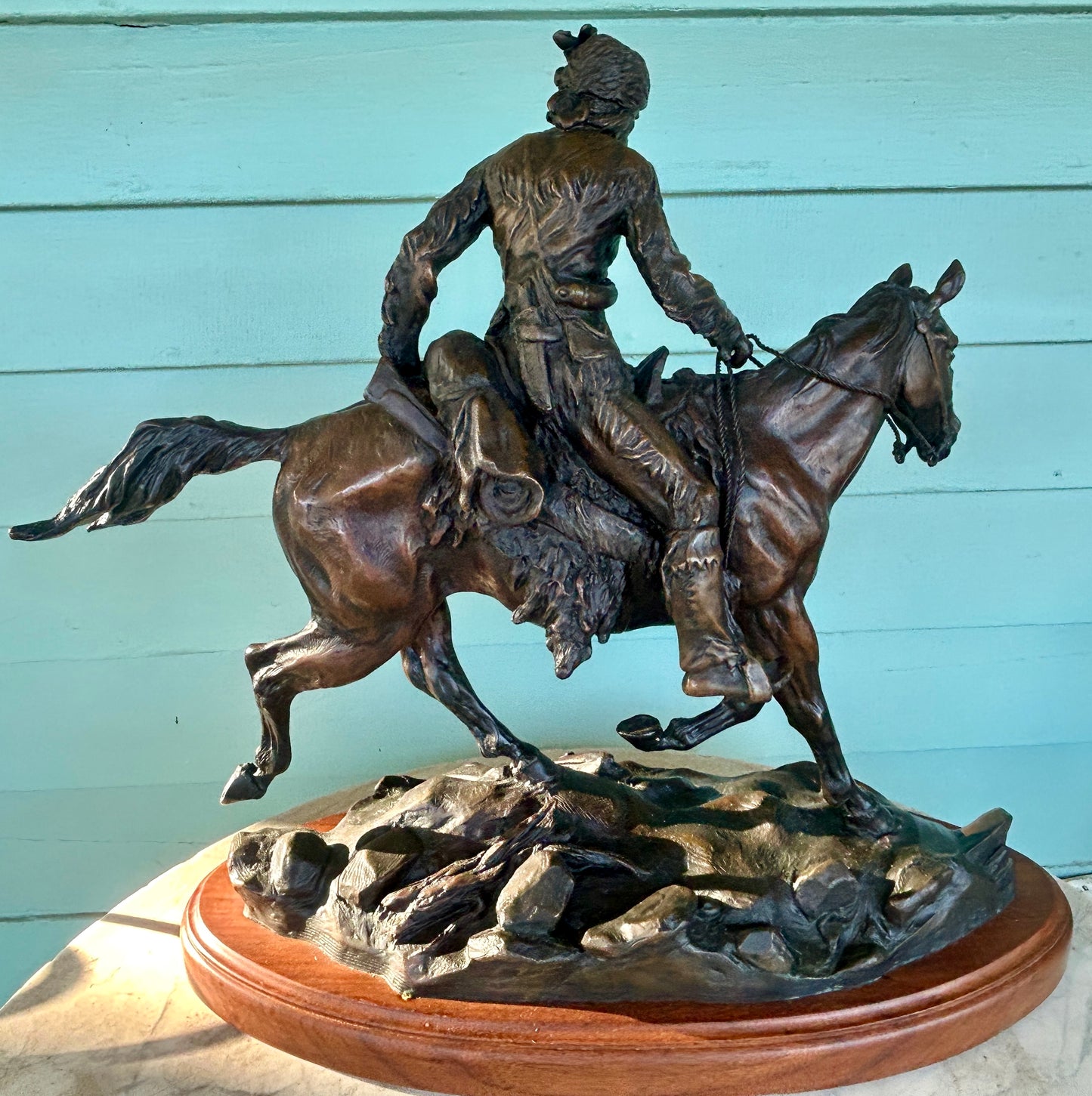 CLOYD BARNES BRONZE SCULPTURE OF FUR TRAPPER