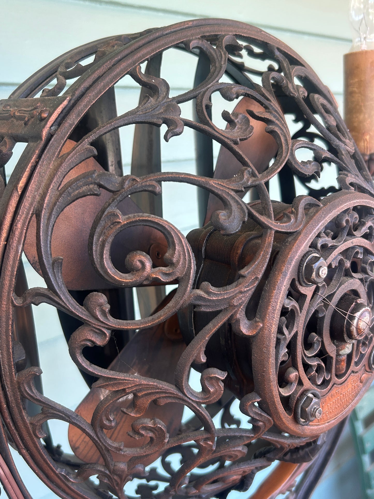 LUMINAIRE FLOOR FAN