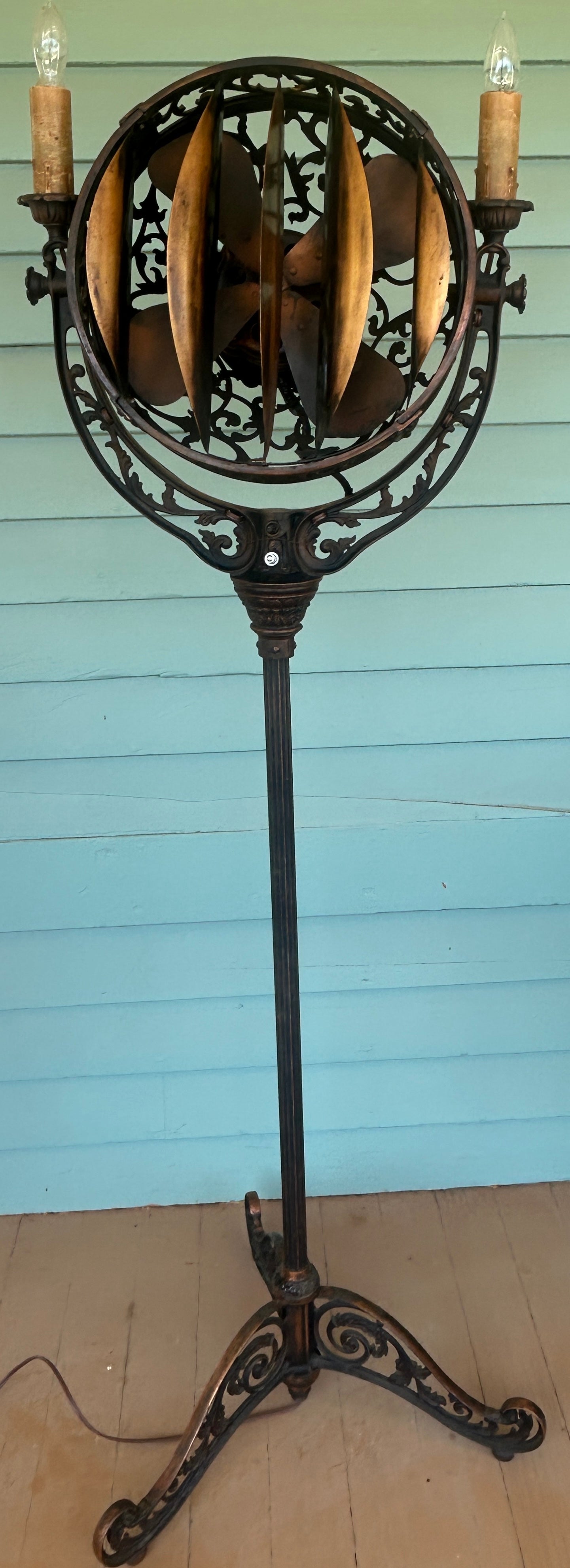 LUMINAIRE FLOOR FAN