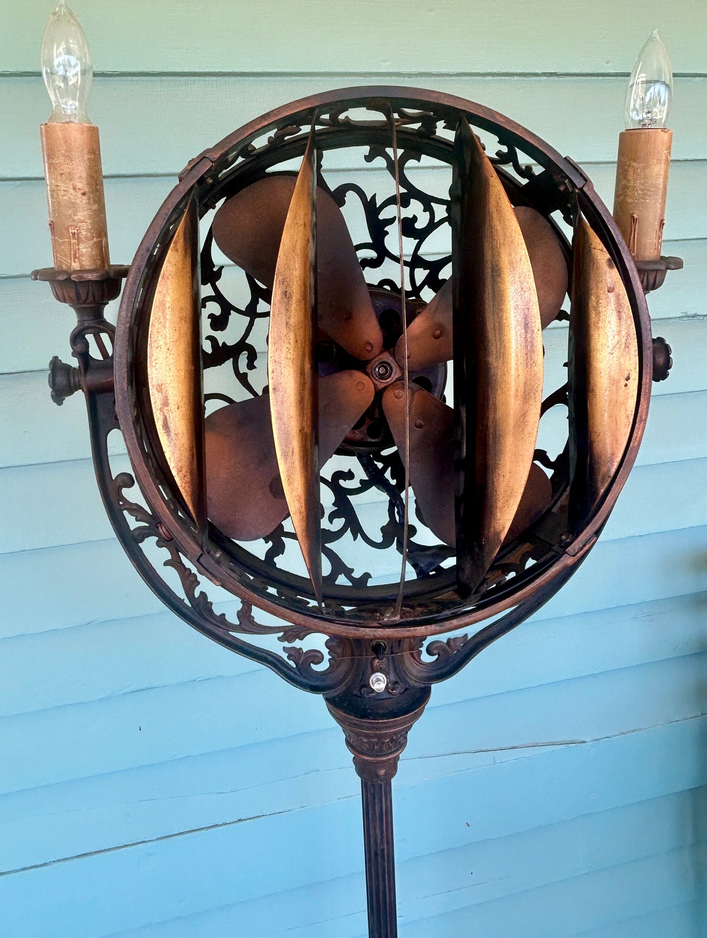 LUMINAIRE FLOOR FAN
