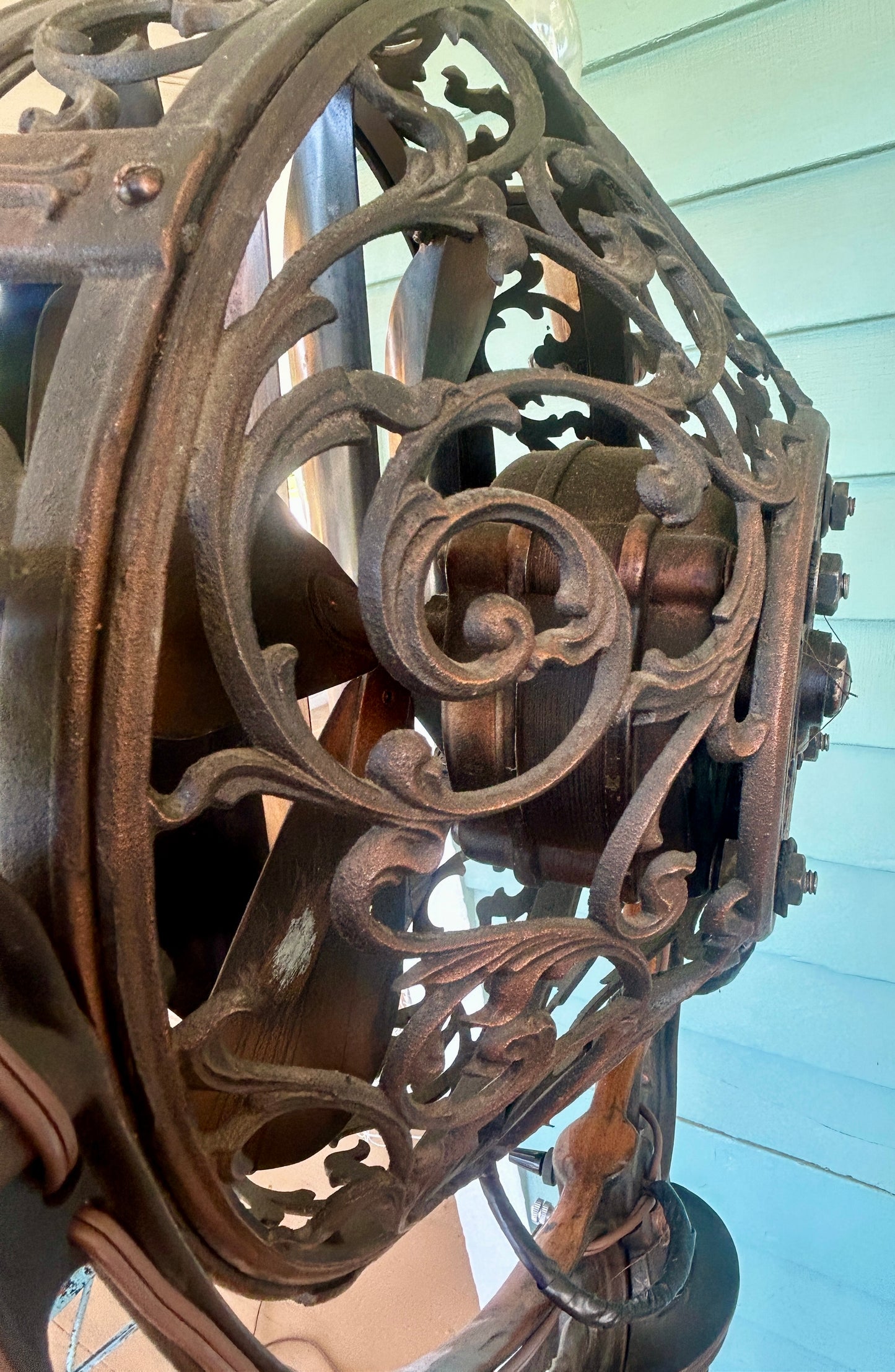 LUMINAIRE FLOOR FAN
