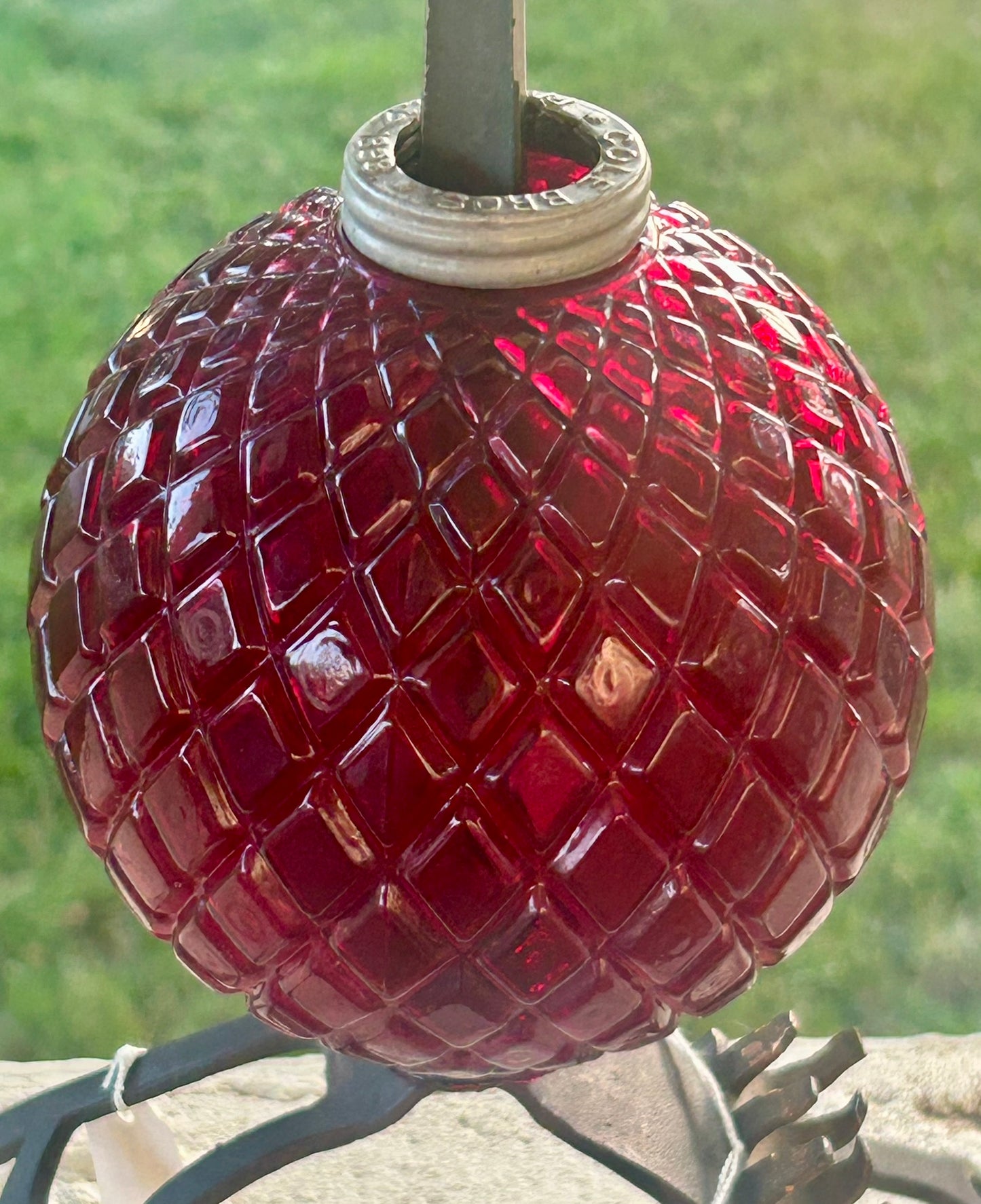 LIGHTNING ROD BALL FLAT QUILTED RED
