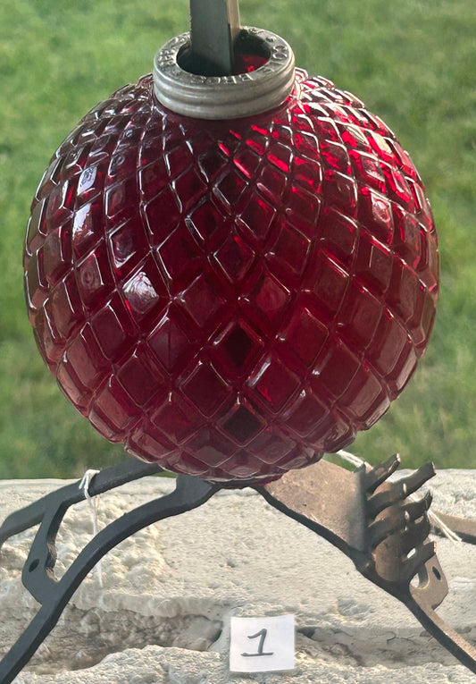 LIGHTNING ROD BALL FLAT QUILTED RED