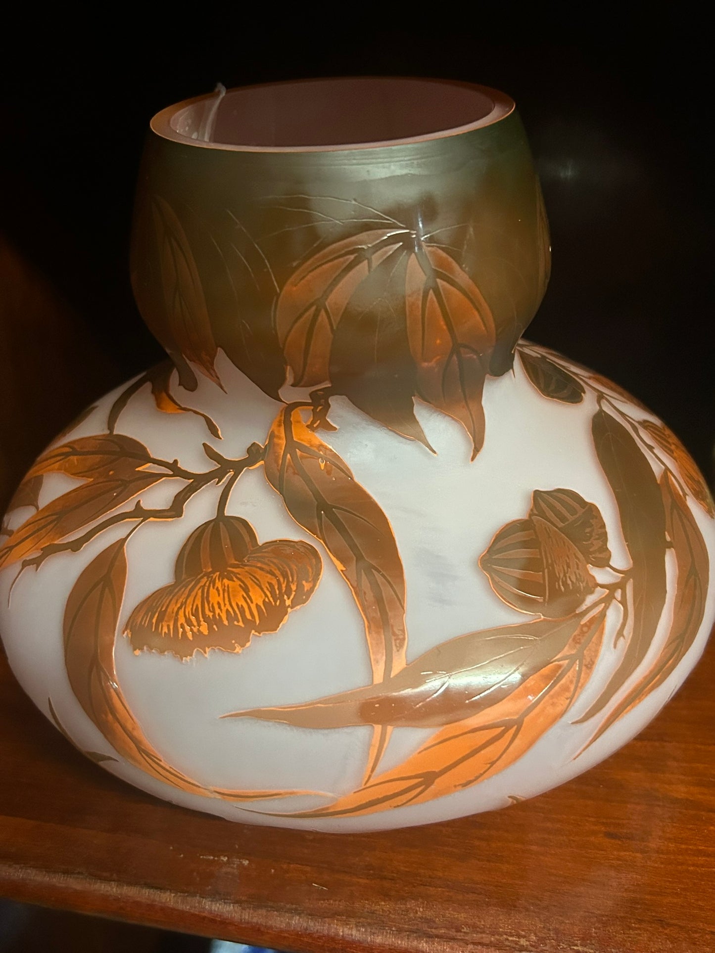 D'ARGYL SQUAT CAMEO VASE 7" TALL X 9" DIAMETER