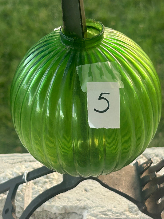 LIGHTNING ROD GLOBE RIBBED 7 UP GREEN GLASS