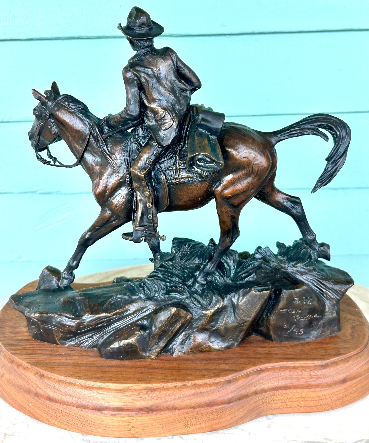 KEN PAYNE BORN 1938 OF NEW MEXICO & ARIZONA BRONZE SCULPTURE OF LAWMAN ON HORSE