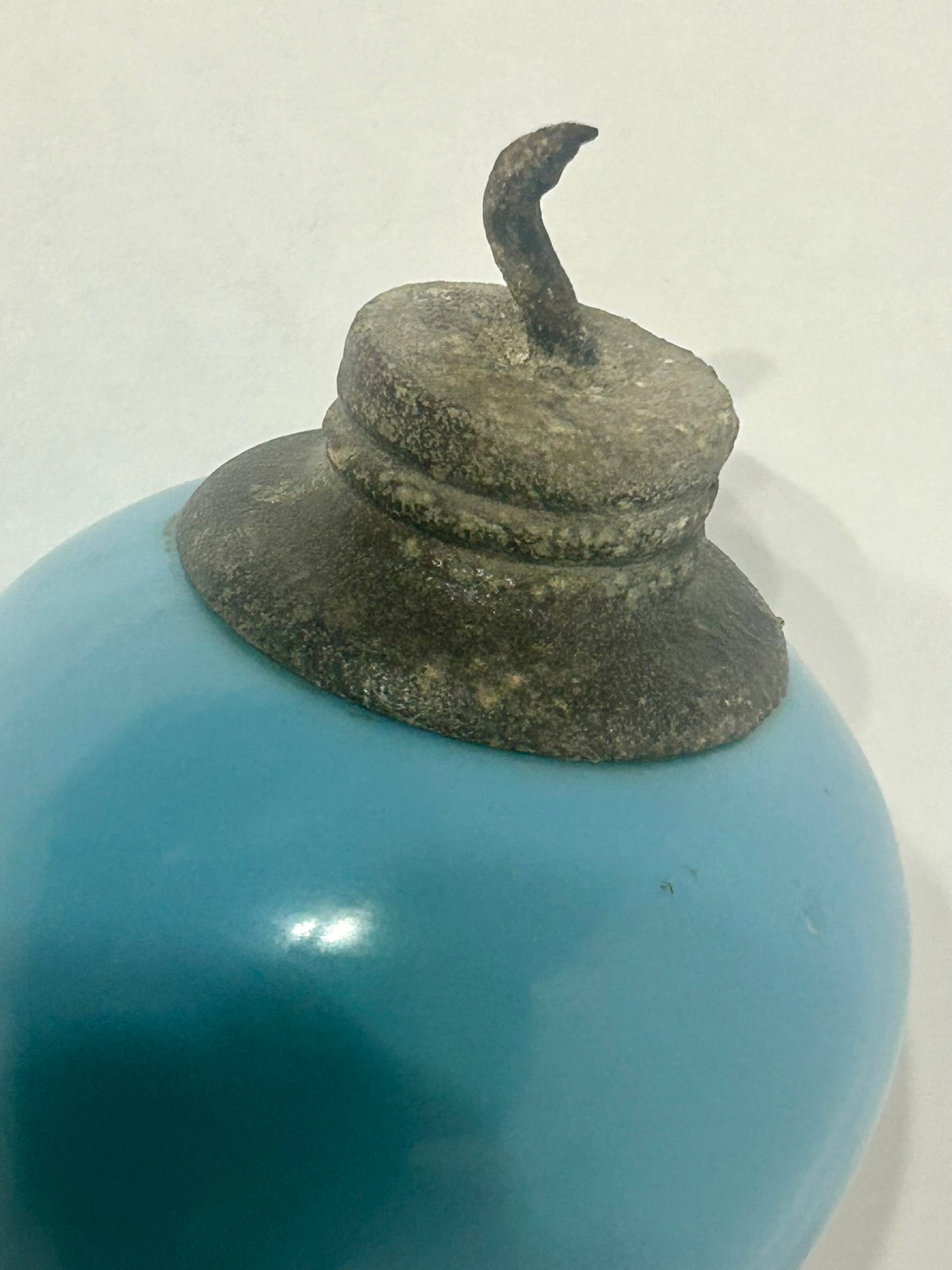 LIGHTNING ROD PENDANT BLUE MILK GLASS