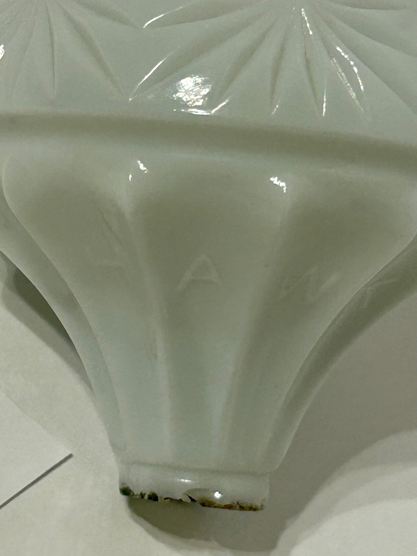 LIGHTNING ROD GLASS BALL- HAWKEYE WHITE MILK GLASS