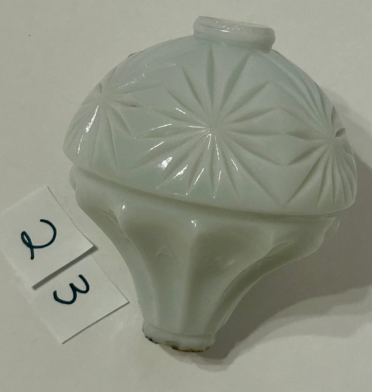 LIGHTNING ROD GLASS BALL- HAWKEYE WHITE MILK GLASS