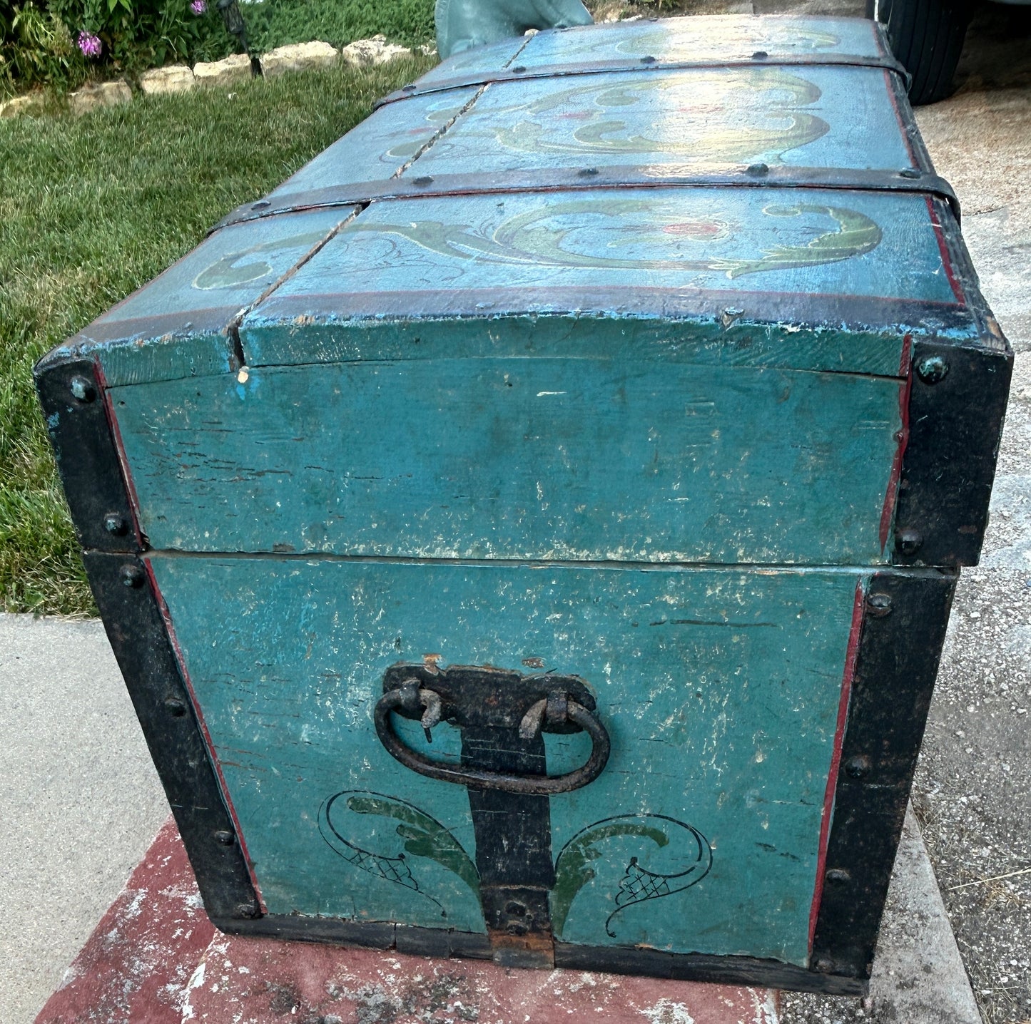 IMMIGRANTS ANTIQUE EARLY BLUE TRUNK WITH ORIGINAL DECORATION