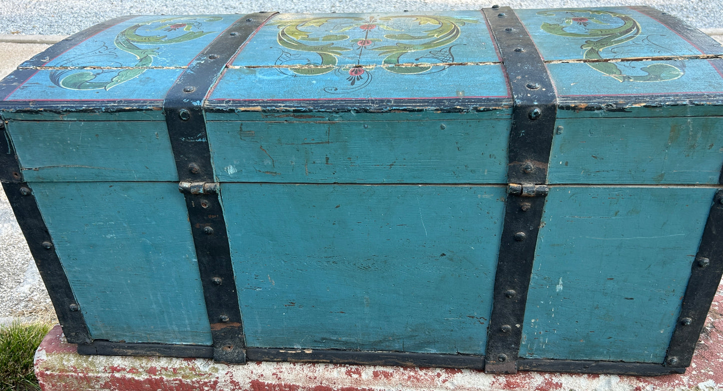 IMMIGRANTS ANTIQUE EARLY BLUE TRUNK WITH ORIGINAL DECORATION