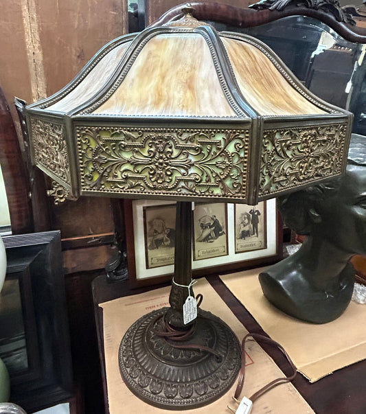 BRONZE BASE ANTIQUE SLAG GLASS QUALITY TABLE LAMP