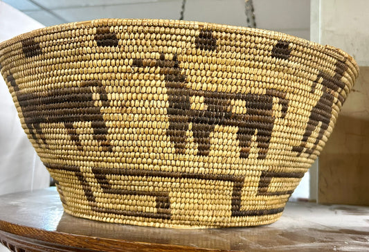 NATIVE AMERICAN ANTIQUE BASKET WITH FIGURES AND ANIMALS