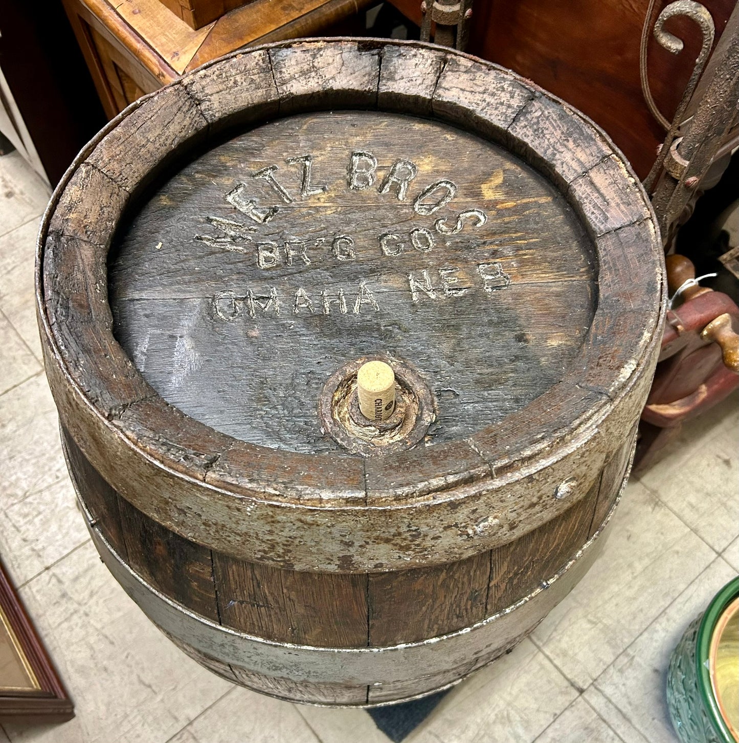 ANTIQUE METZ BROTHERS OMAHA NEBRASKA LARGE ANTIQUE WOODEN BEER KEG