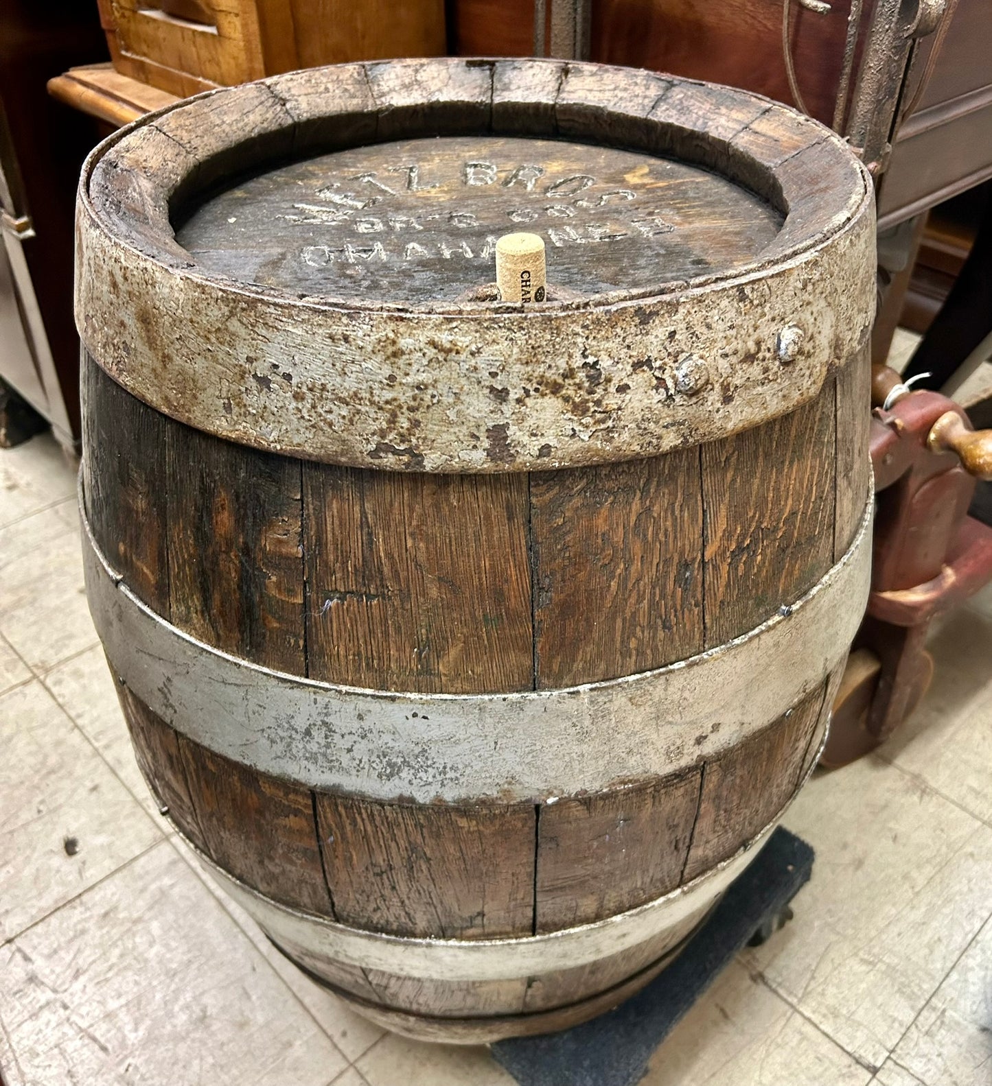 ANTIQUE METZ BROTHERS OMAHA NEBRASKA LARGE ANTIQUE WOODEN BEER KEG