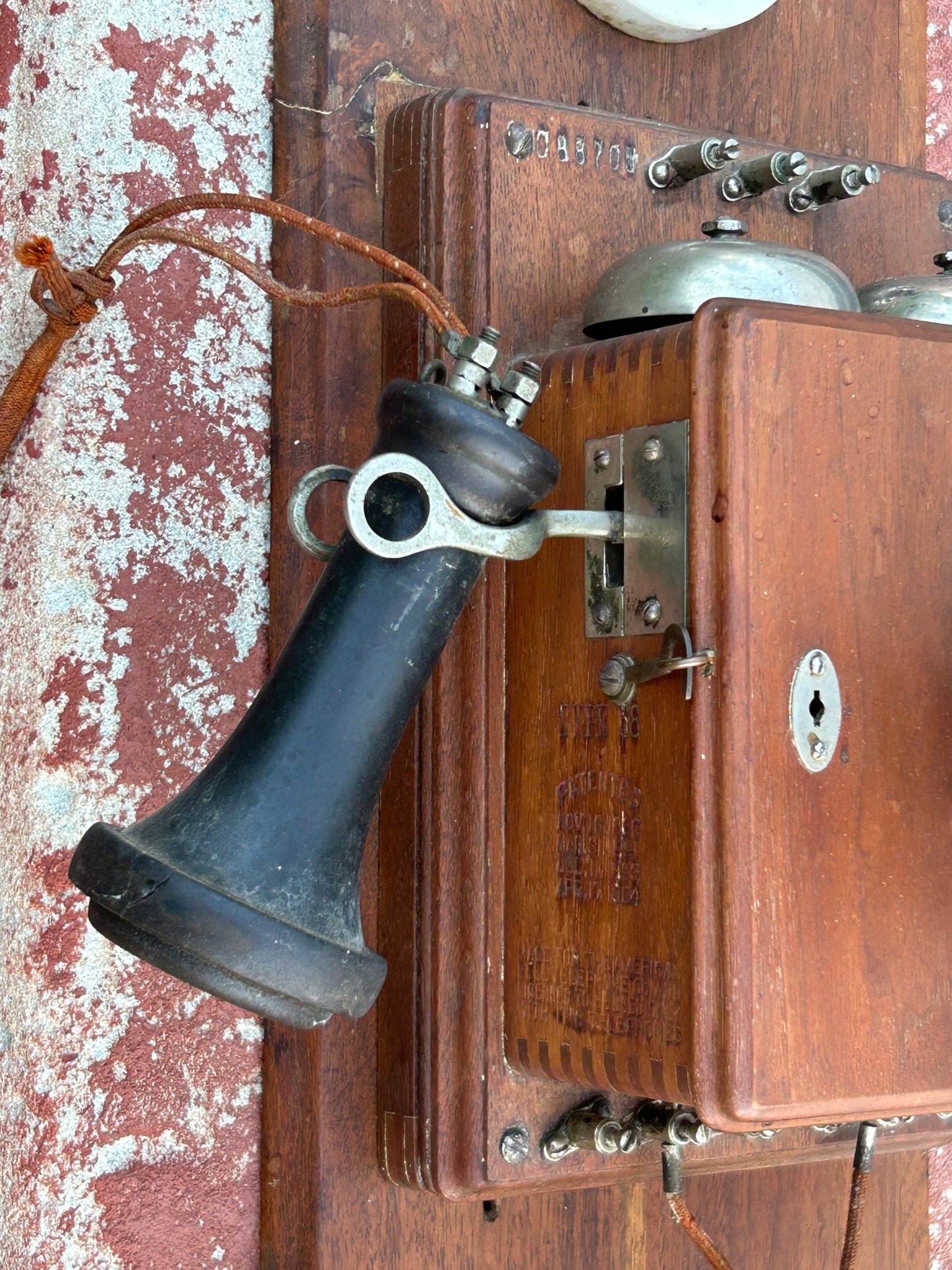 ANTIQUE WESTERN ELECTRIC WOODEN WALL TELEPHONE