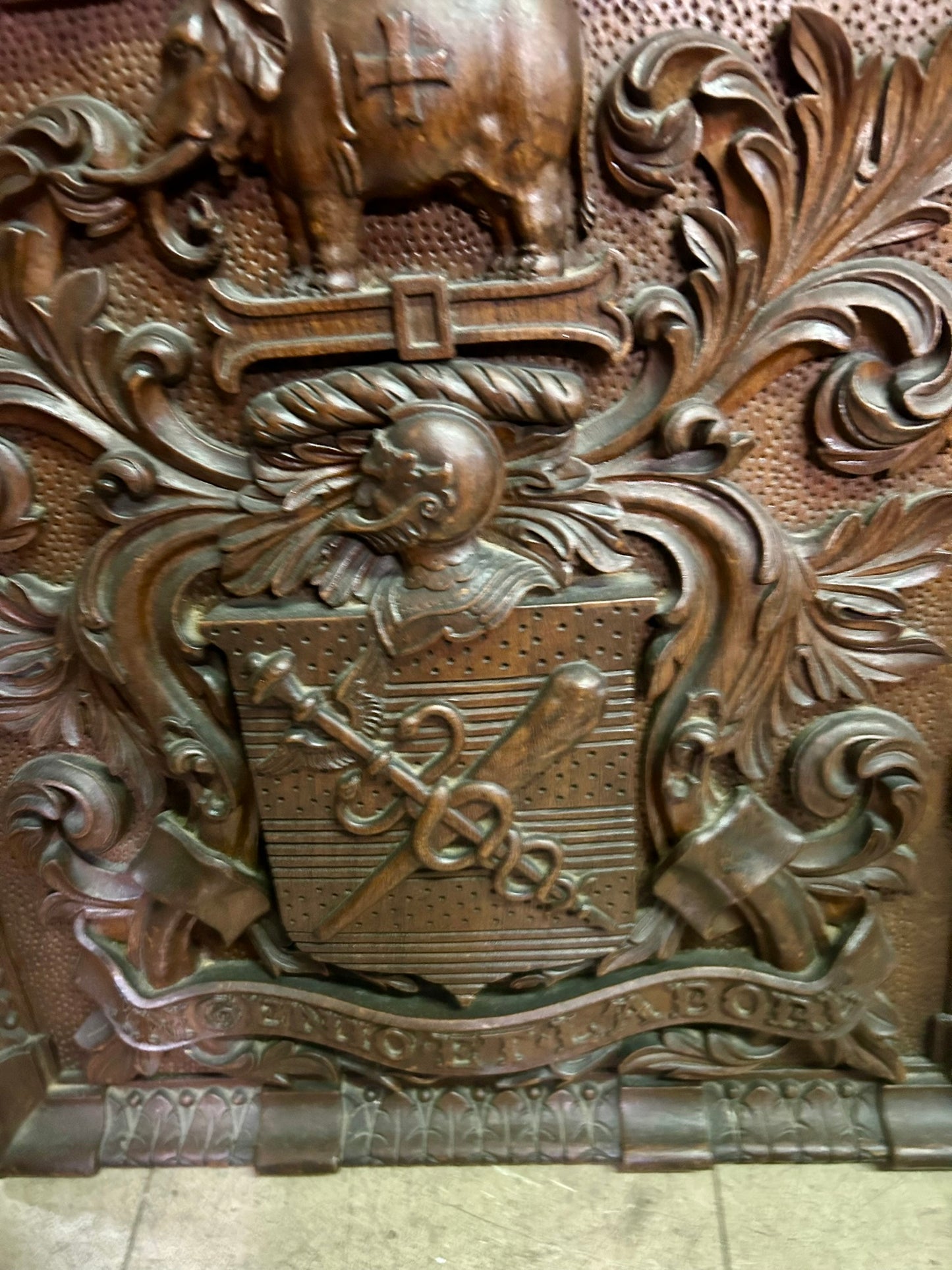 ANTIQUE CARVED WOOD COAT OF ARMS