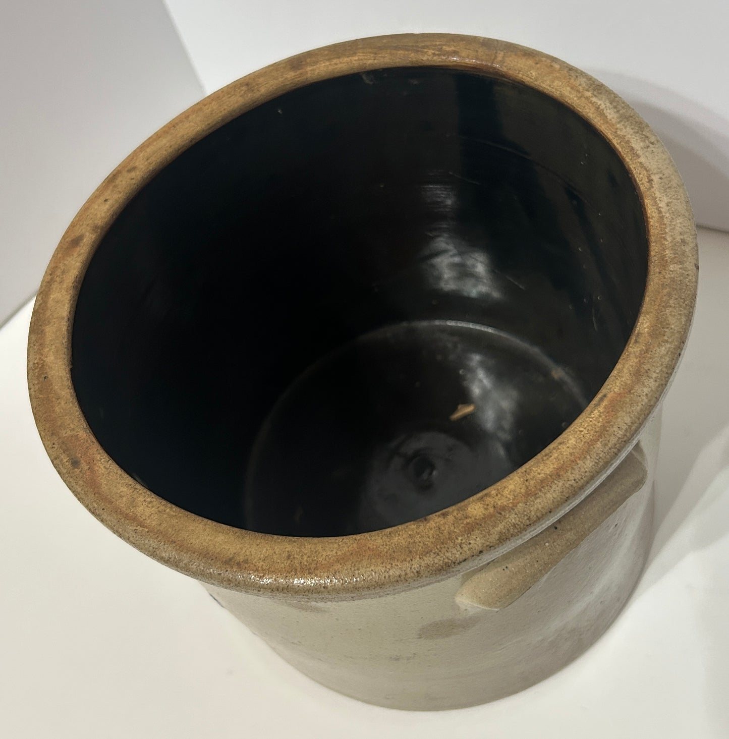 ANTIQUE EARLY SMALL STONEWARE CROCK WITH BIRD DESIGN