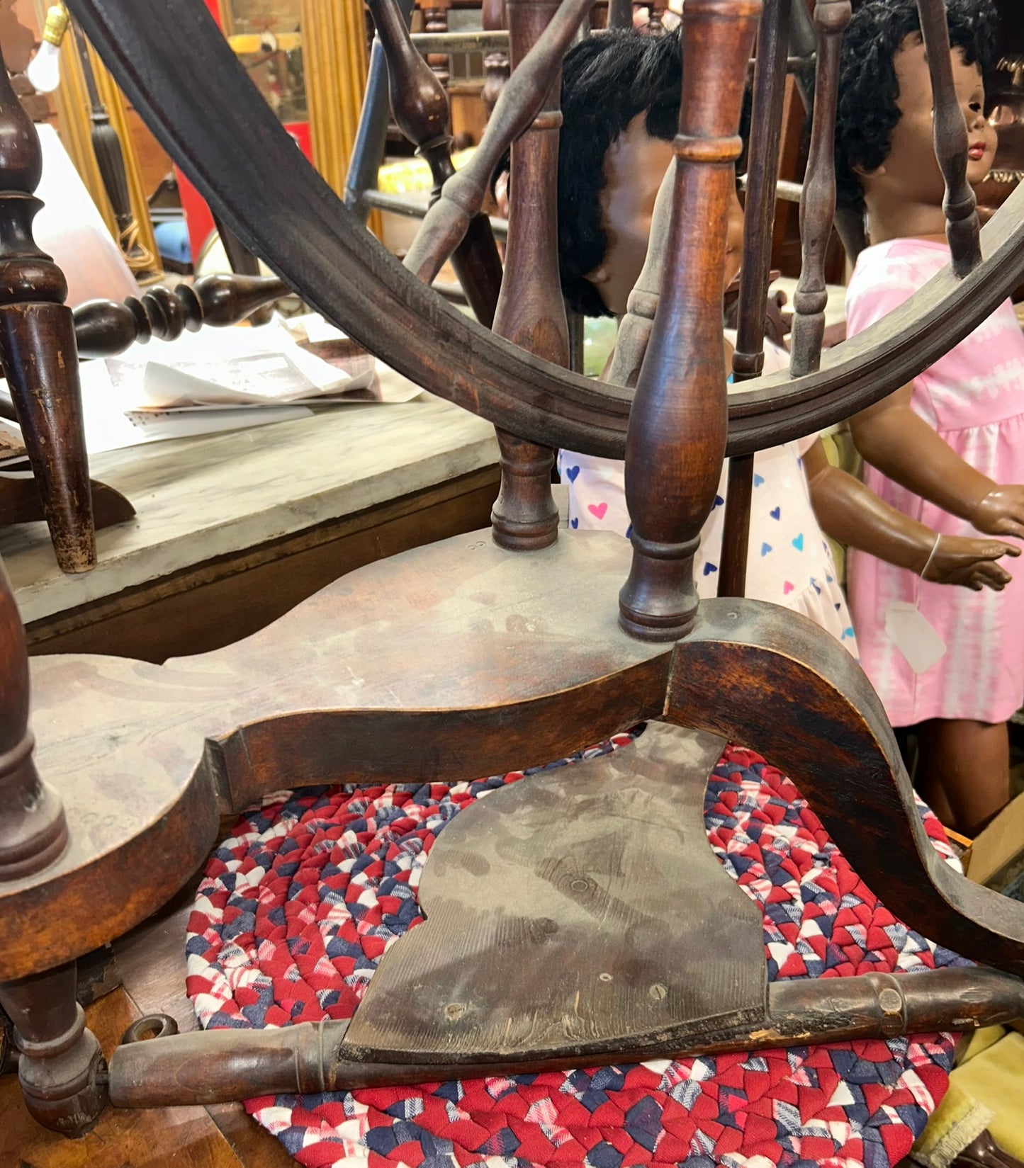 ANTIQUE SPINNING WHEEL WITH COMPLEX DESIGN