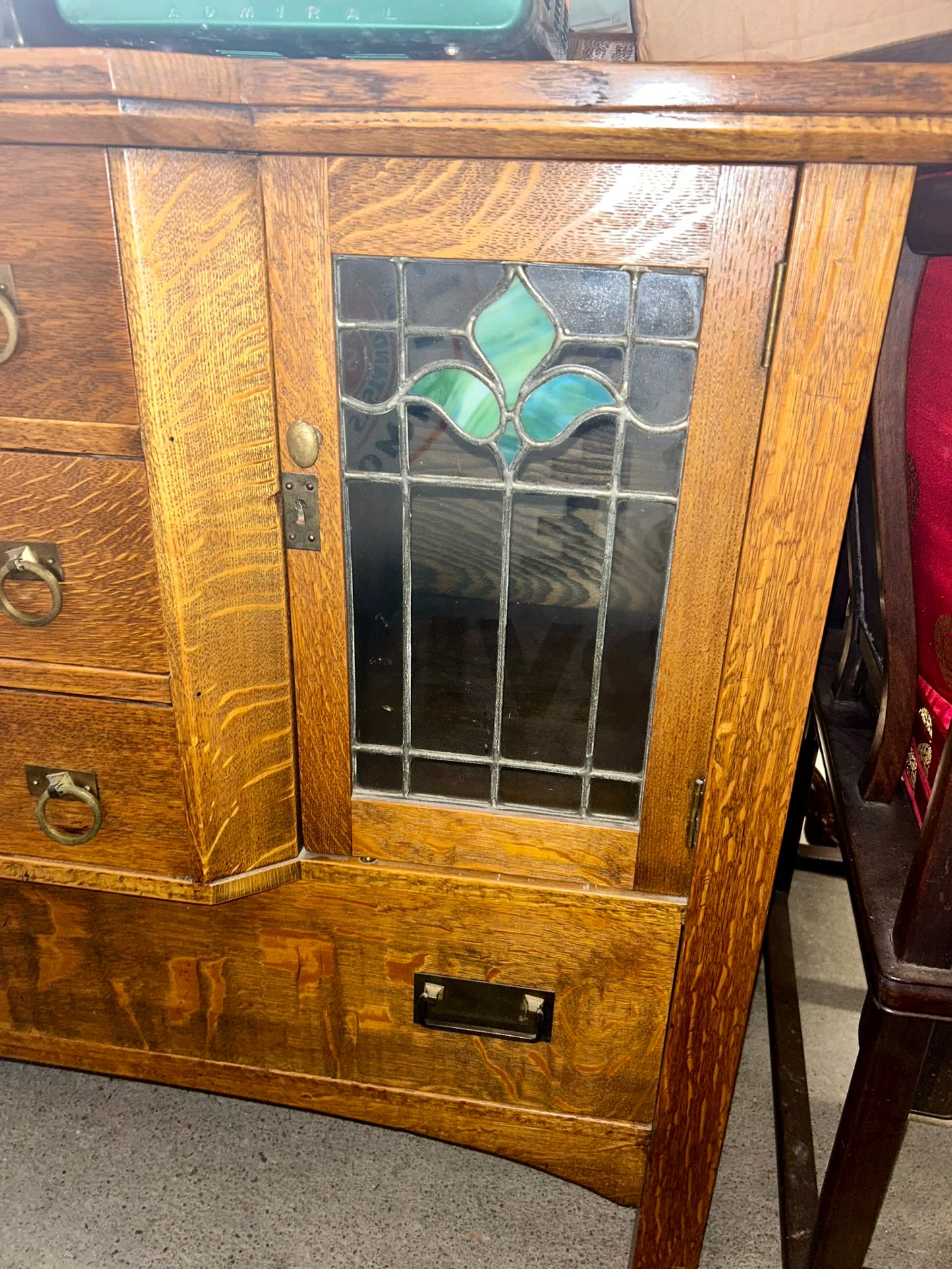 EARLY 1900's OAK MISSION SIDEBOARD WITH LEADED GLASS DOORS