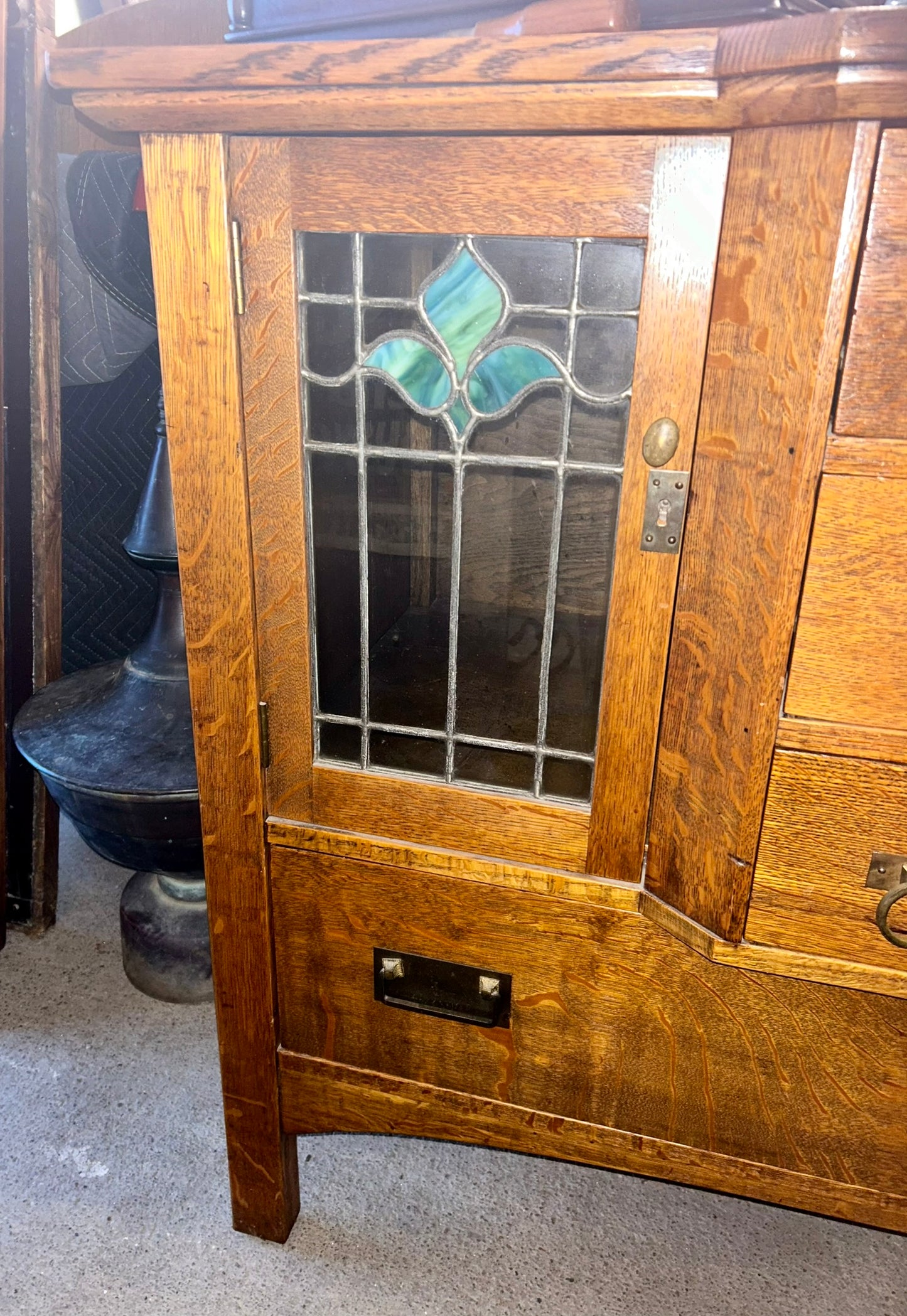 EARLY 1900's OAK MISSION SIDEBOARD WITH LEADED GLASS DOORS