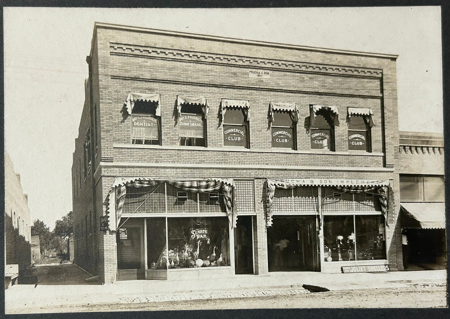 WILBER NEBRASKA SENATE BAR PHOTO