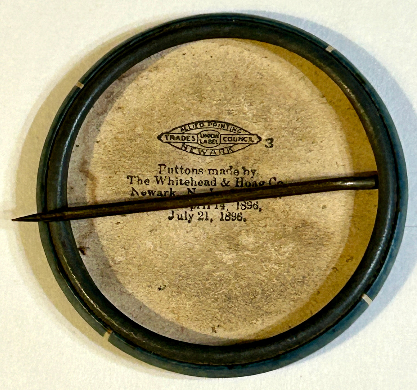THE NEW HUBER ANTIQUE ADVERTISING PINBACK BUTTON