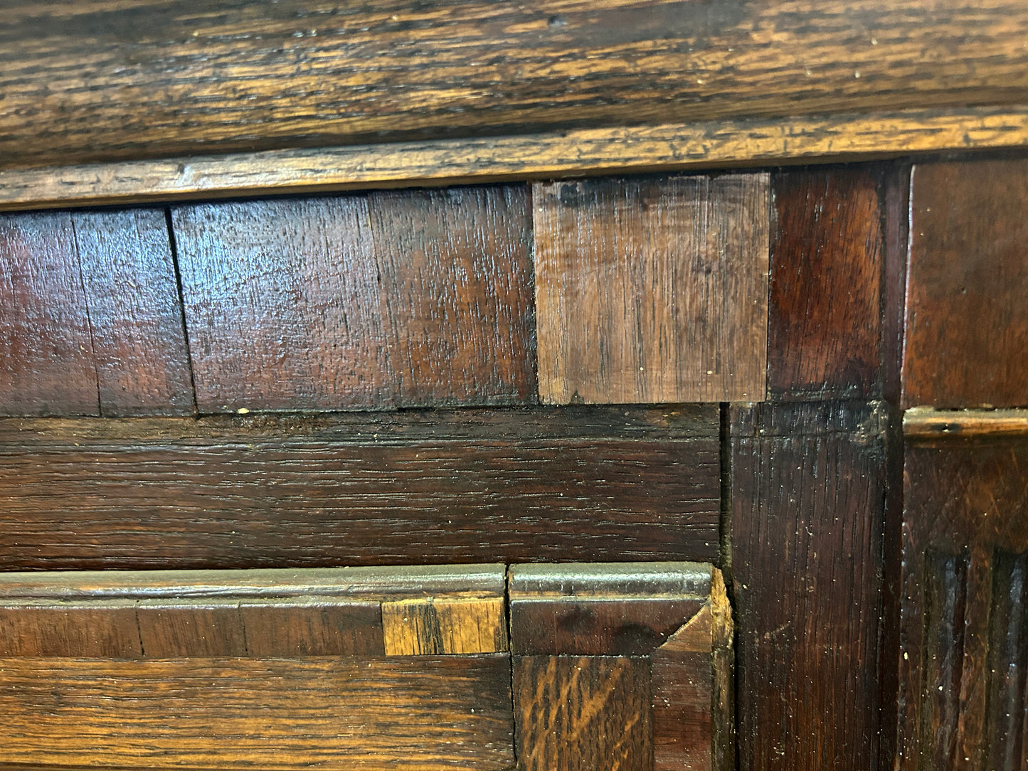 1800's OAK HANGING CORNER CUPBOARD WITH PAINTED INSIDES