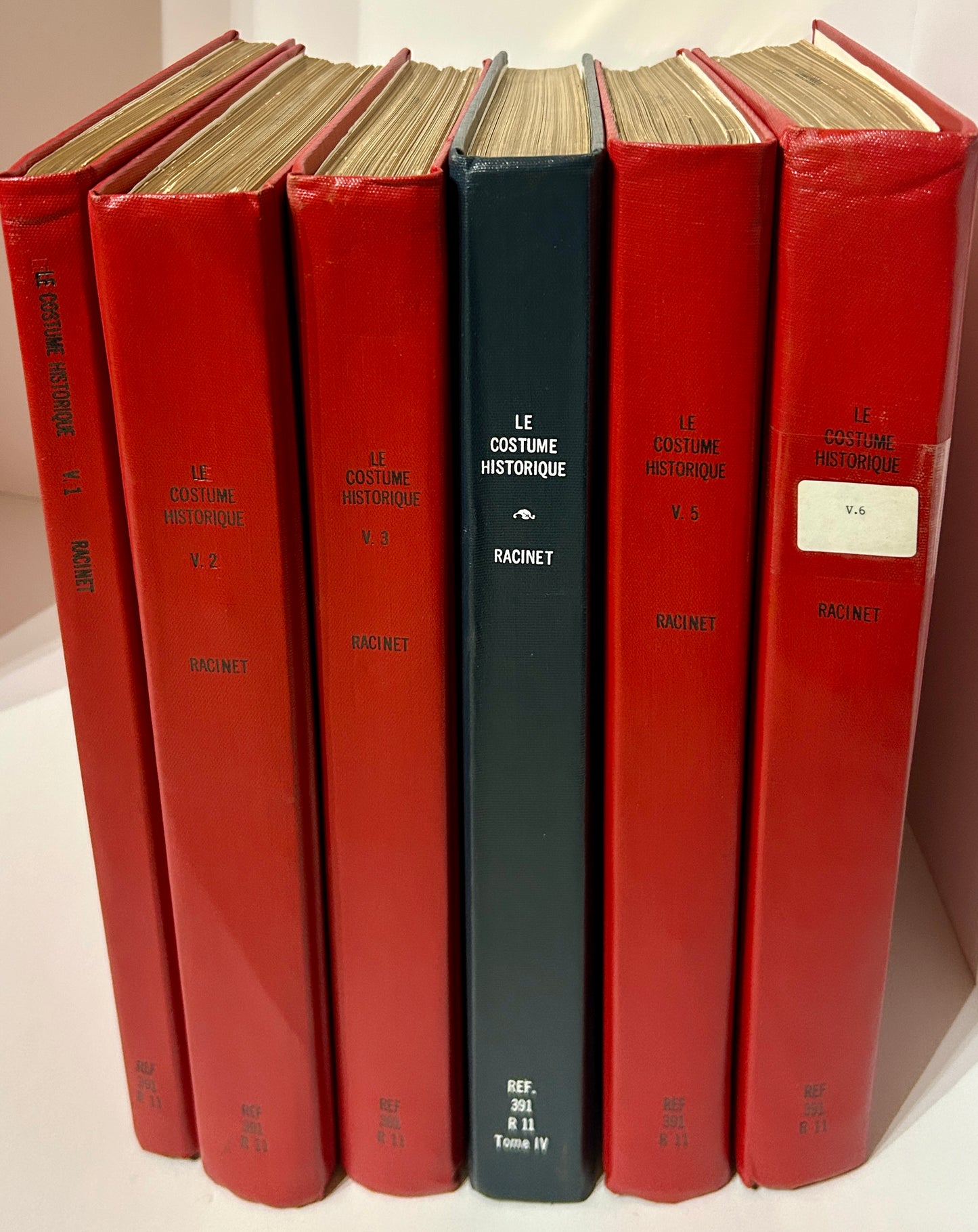 LE COSTUME HISTORIQUE RARE LARGE FOLIO SIX VOLUME 1888 SET OF CHROMOLITH0GRAPHS