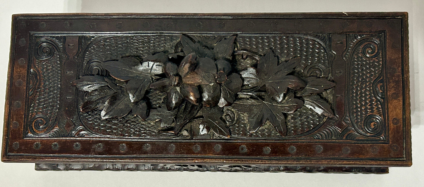 ANTIQUE CARVED WITH LEAVES LATE 1800'S BOX