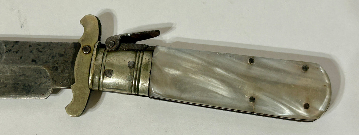 FOLDING KNIFE EARLY MOTHER OF PEARL HANDLE