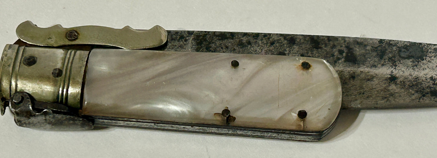 FOLDING KNIFE EARLY MOTHER OF PEARL HANDLE