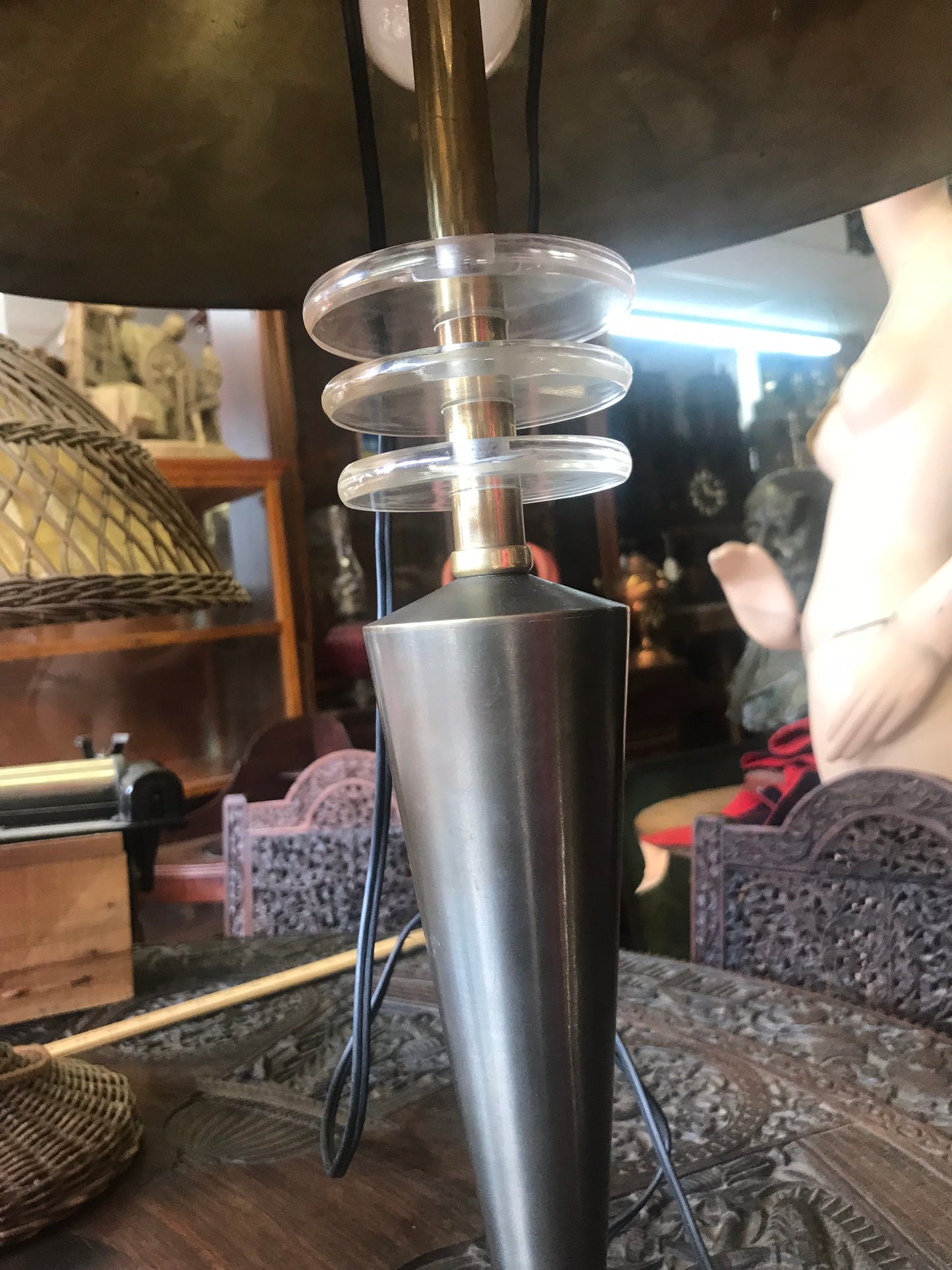 MID CENTURY BRASS AND LUCITE TABLE LAMP