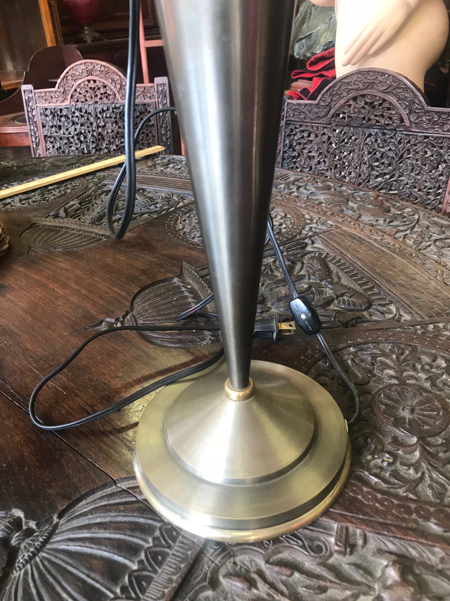 MID CENTURY BRASS AND LUCITE TABLE LAMP
