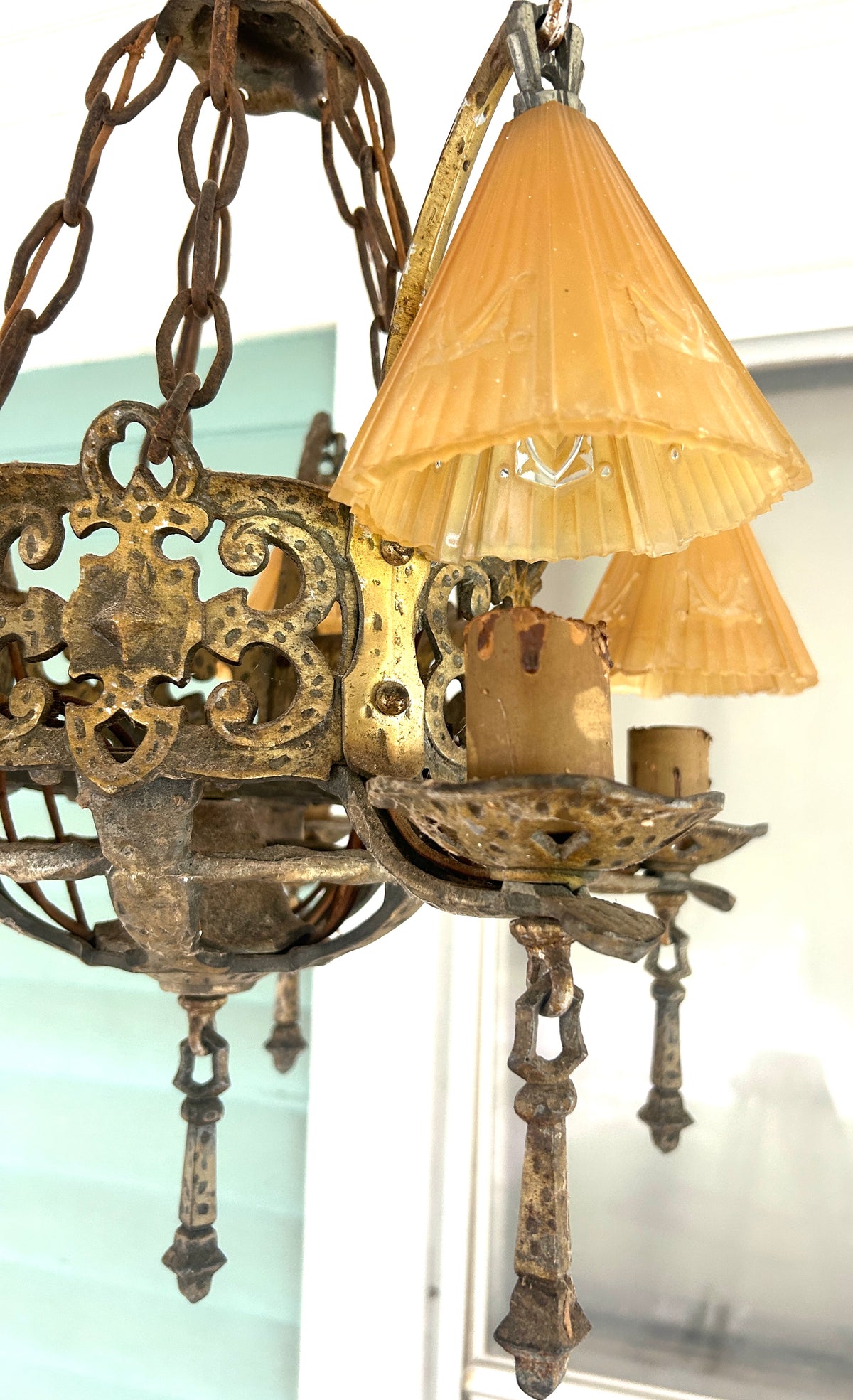 ANTIQUE ART DECO SET OF FOUR HANGING LIGHT FIGURES EACH WITH FIVE ORIGINAL SHADES