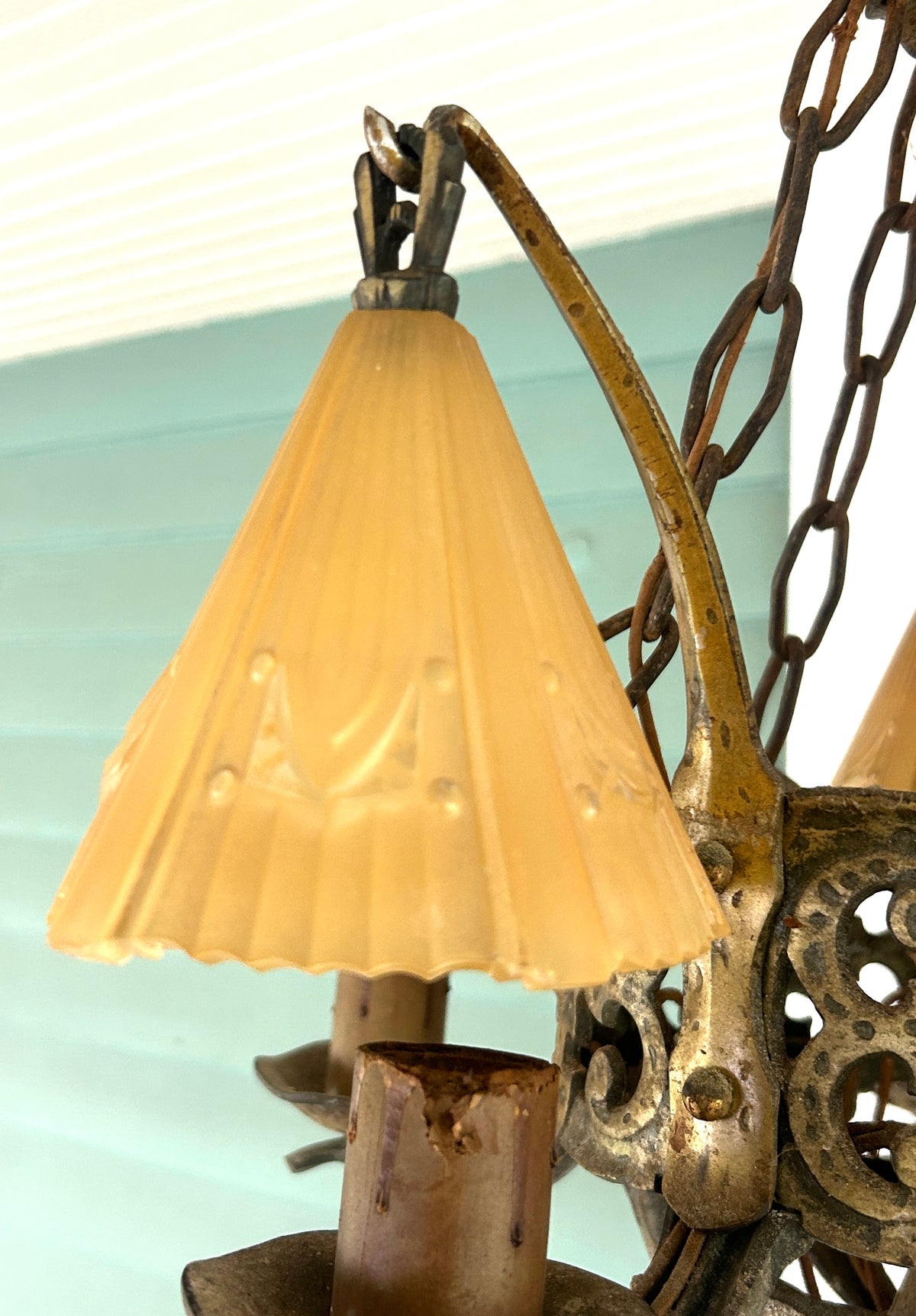 ANTIQUE ART DECO SET OF FOUR HANGING LIGHT FIGURES EACH WITH FIVE ORIGINAL SHADES