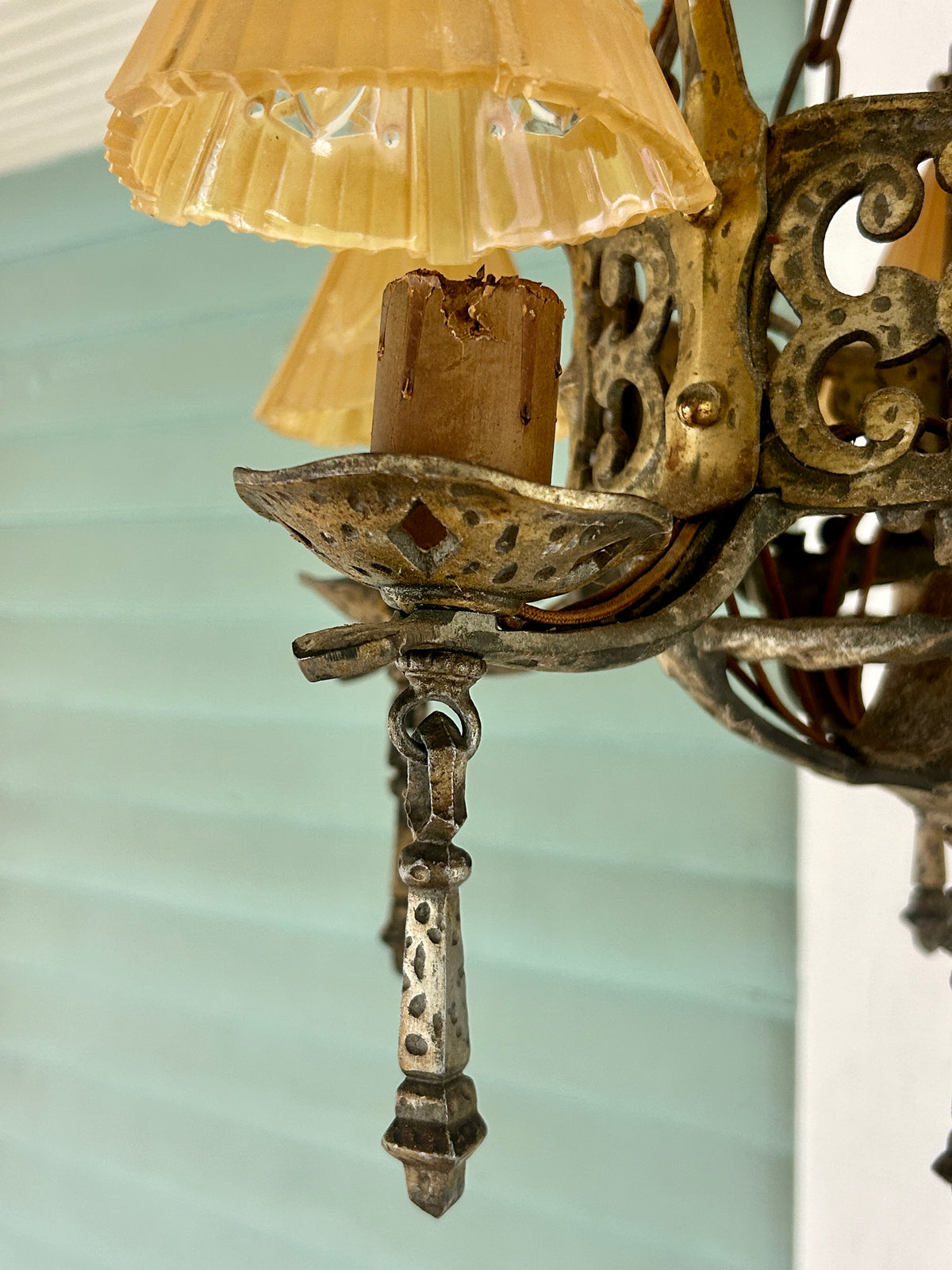 ANTIQUE ART DECO SET OF FOUR HANGING LIGHT FIGURES EACH WITH FIVE ORIGINAL SHADES