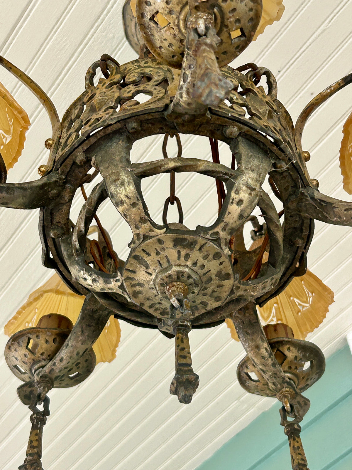 ANTIQUE ART DECO SET OF FOUR HANGING LIGHT FIGURES EACH WITH FIVE ORIGINAL SHADES