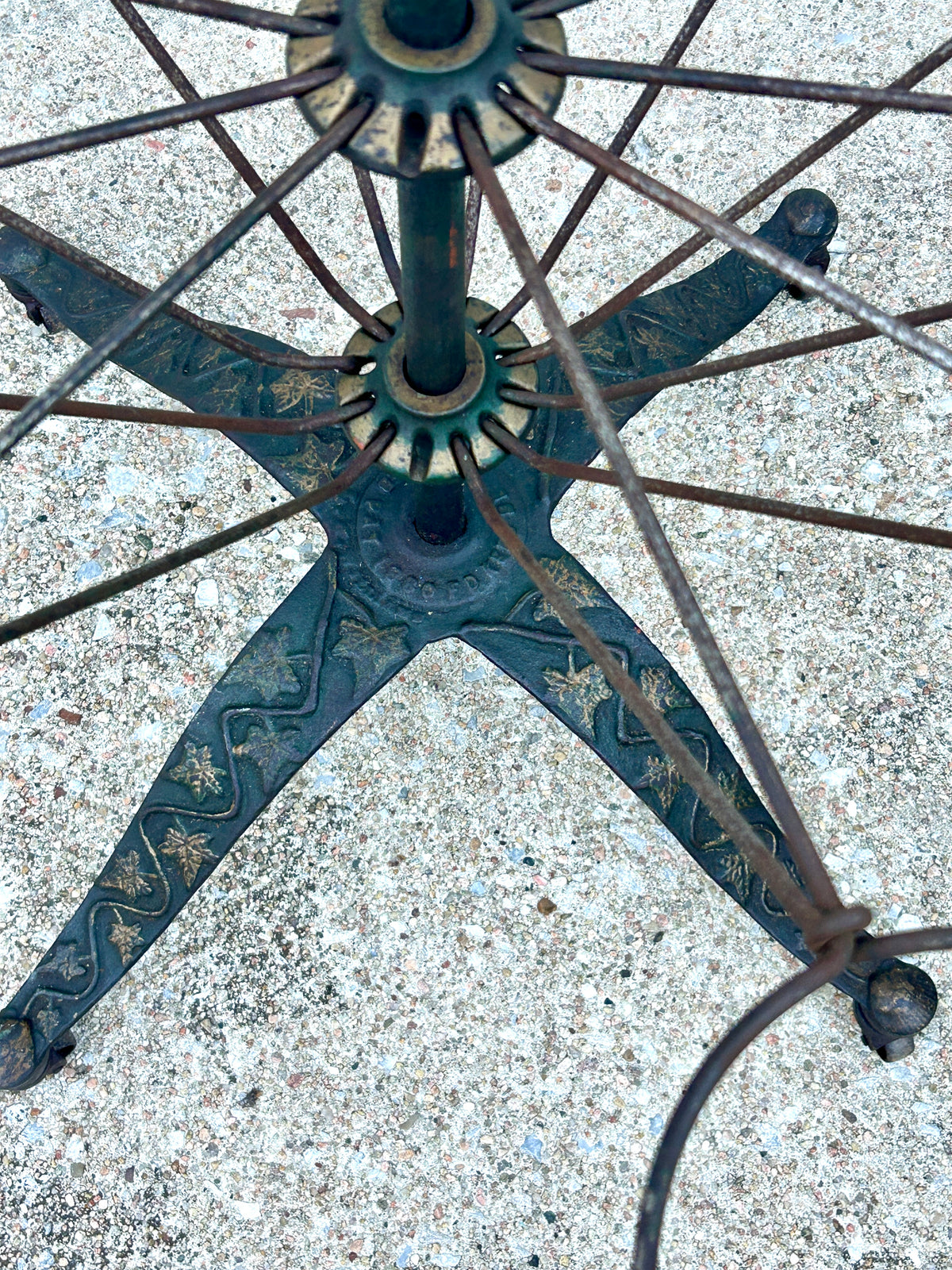 ANTIQUE CAST IRON REVOLVING 27 ARM PLANT RACK