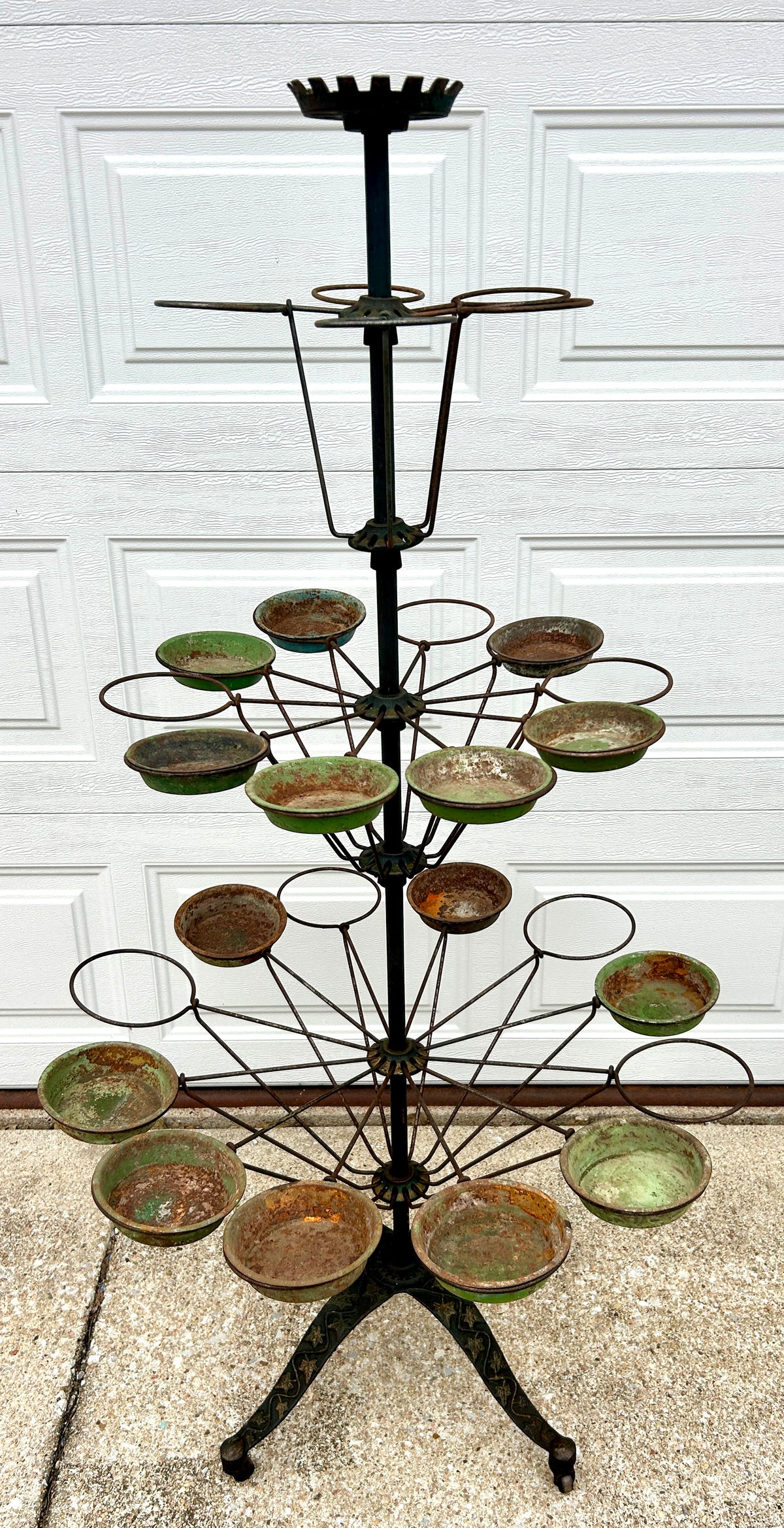 ANTIQUE CAST IRON REVOLVING 27 ARM PLANT RACK